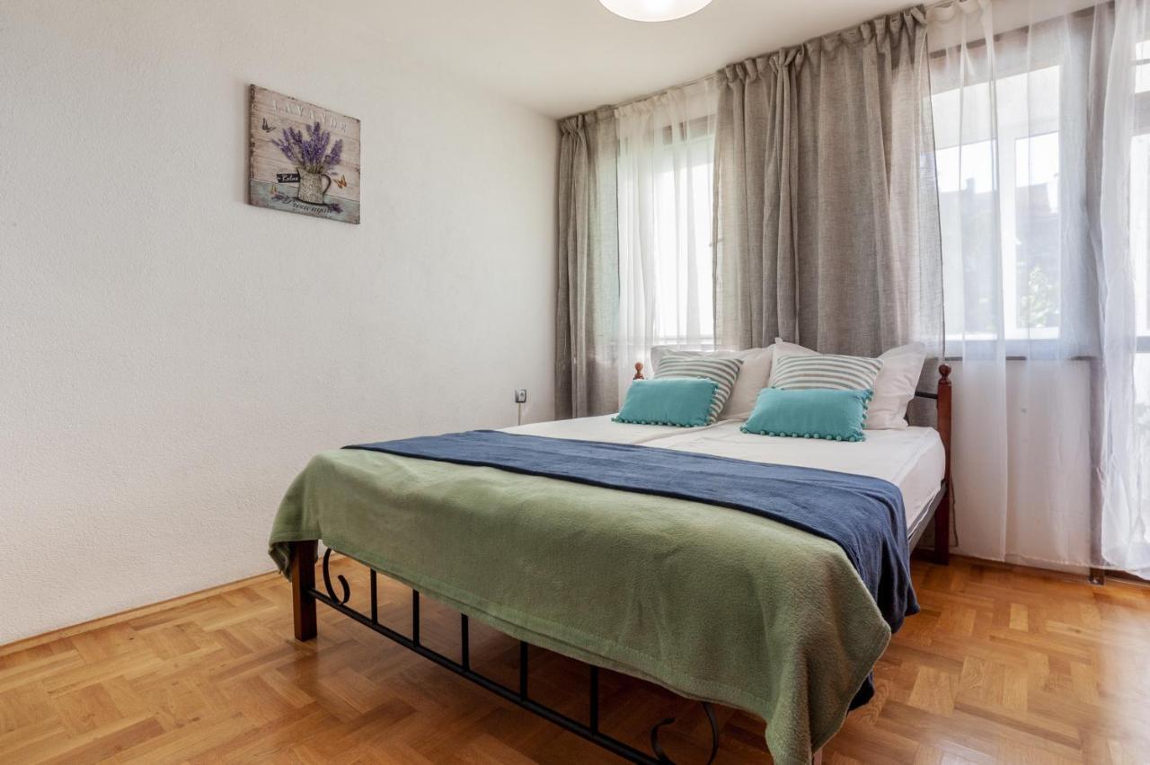 Sea Apartment Colours Burgas Екстер'єр фото